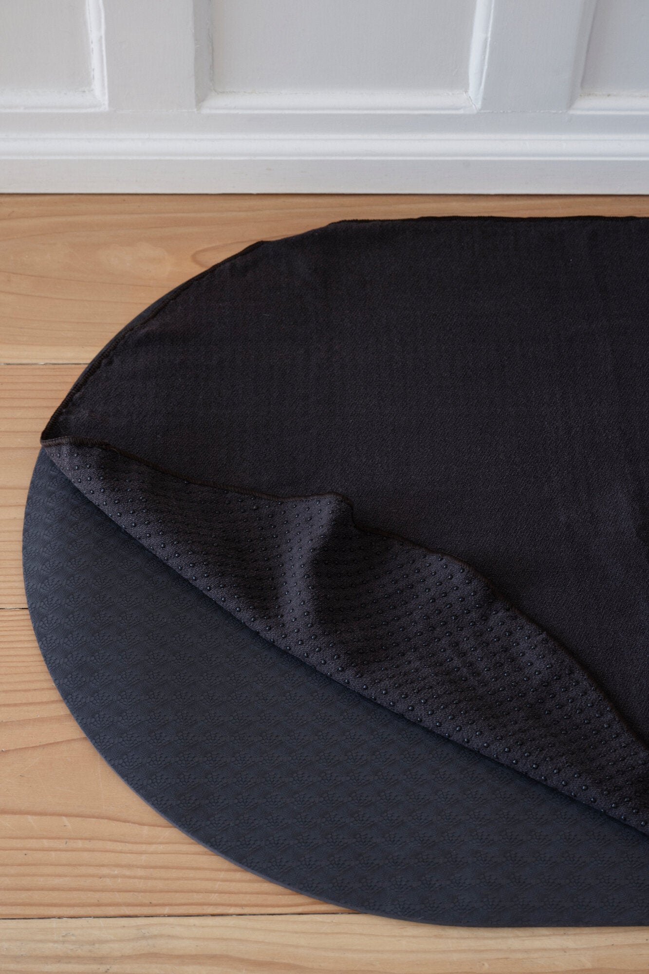 Ovalt håndklæde til yogamåtte - mørkebrun