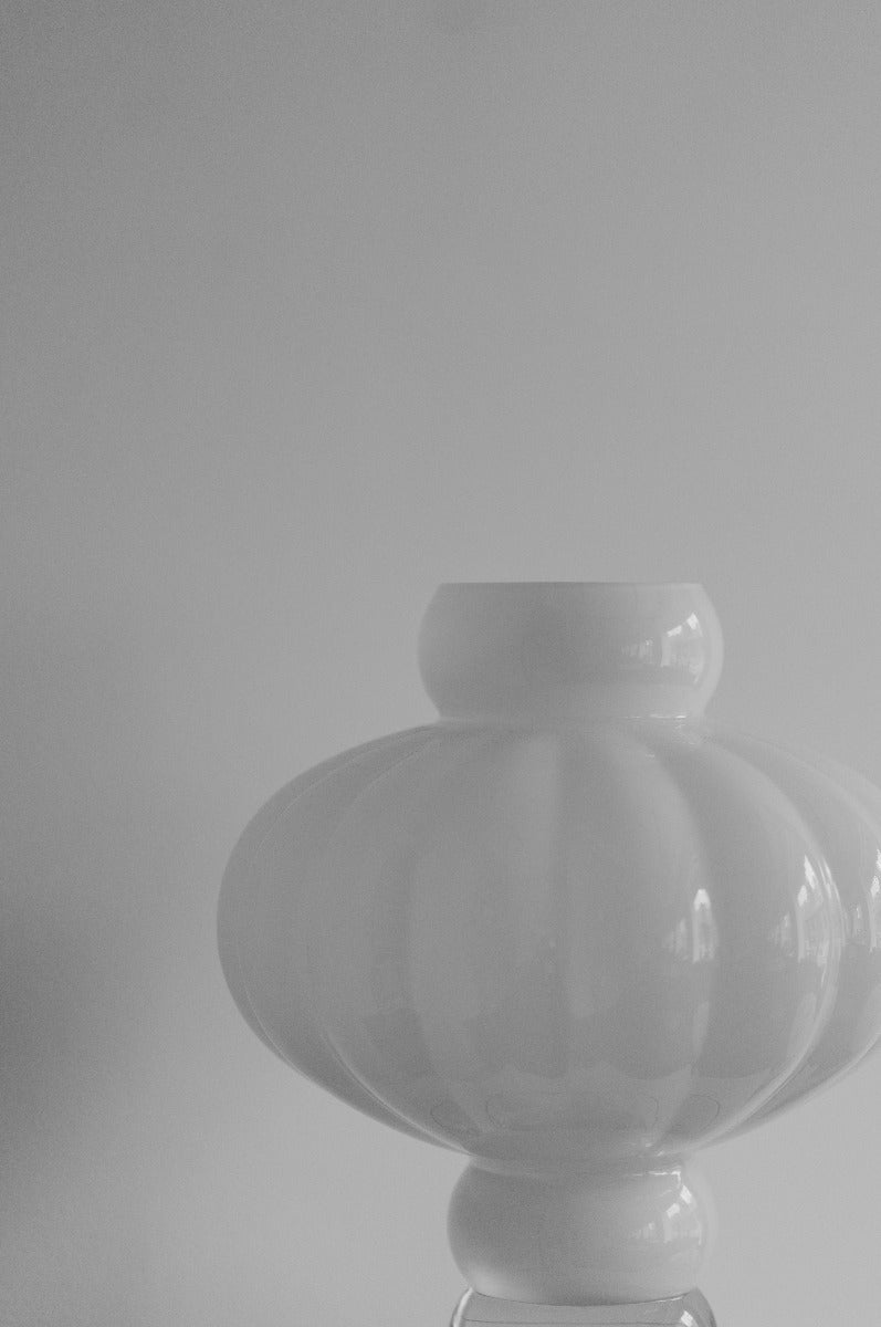Louise Roe Balloon vase #02, opal white - H:20 cm. - Bahne