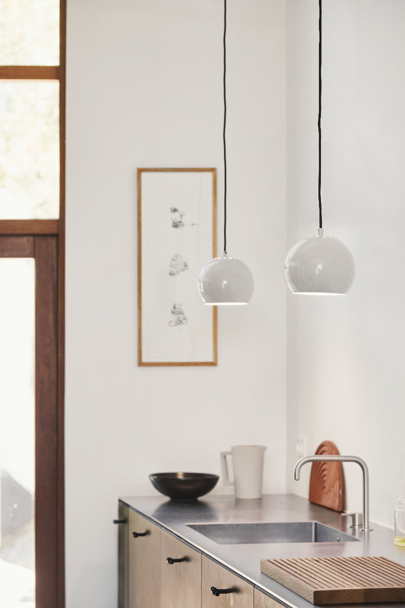 Frandsen Ball pendant lampe - Glossy Pale Grey - Ø:18 - Bahne