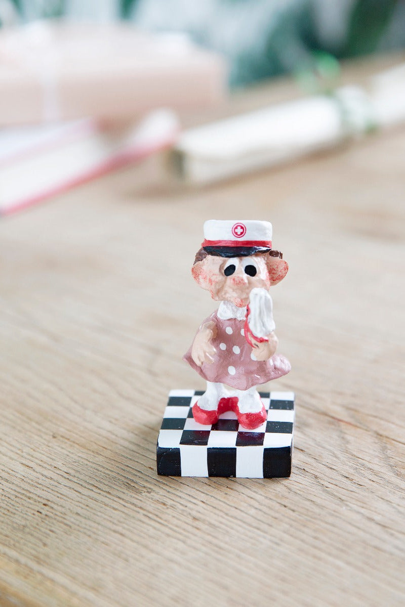 Medusa Copenhagen STX Student Pige figur, rød -  H: 9 cm. - Bahne