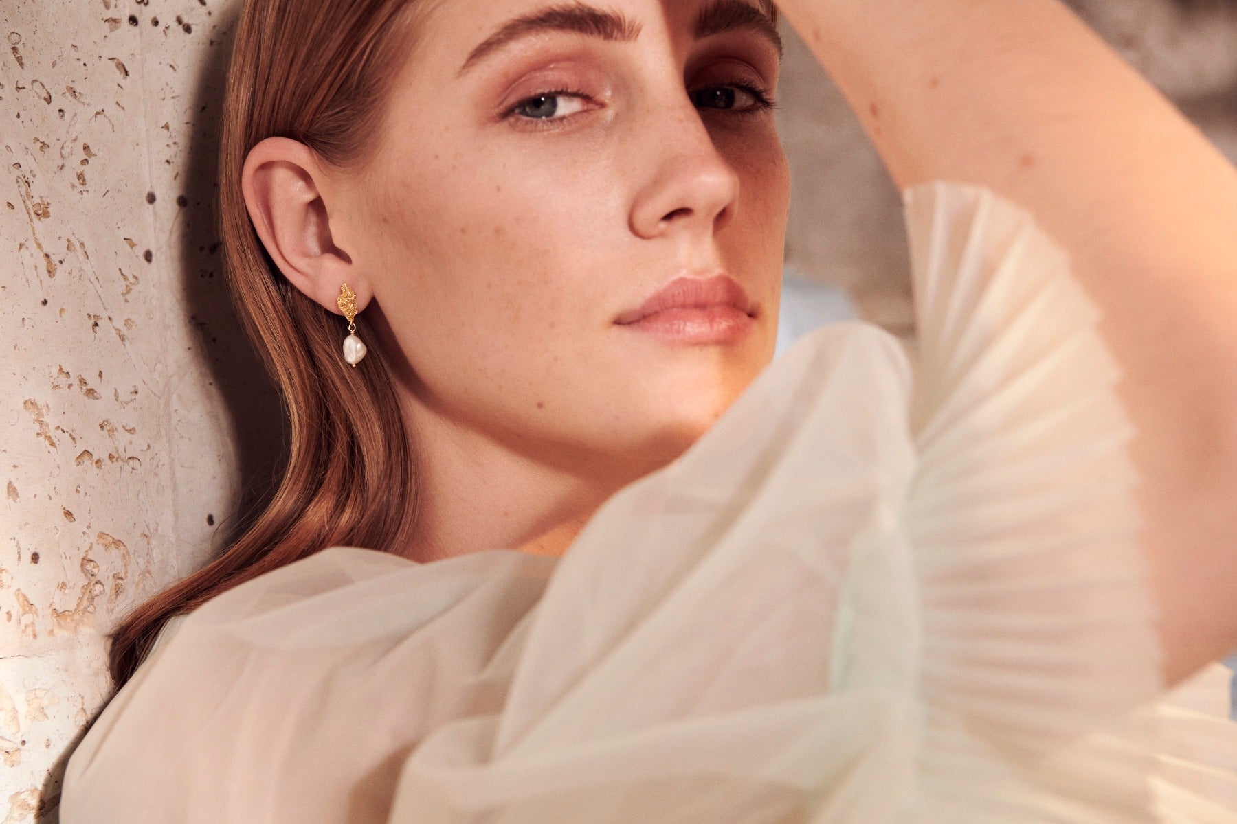 Maanesten Frigg Øreringe - Forgyldt - Bahne