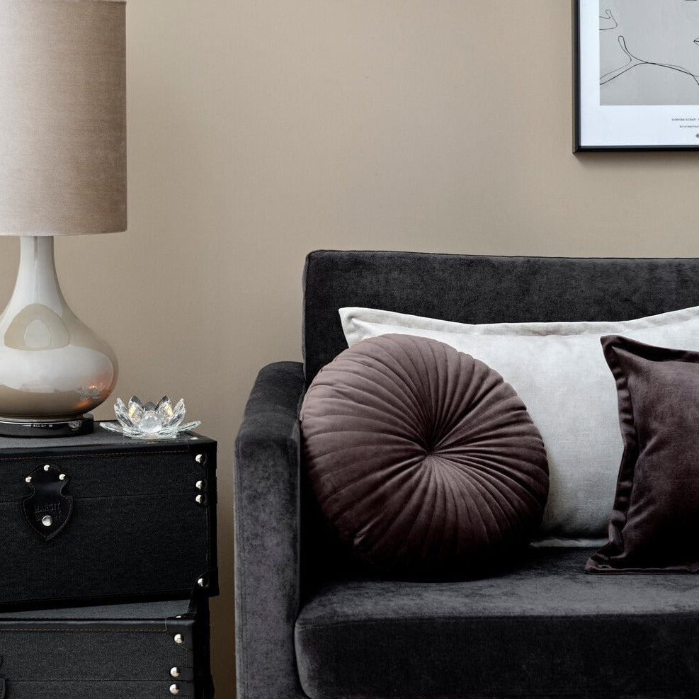 Rund velour pyntepude - brun