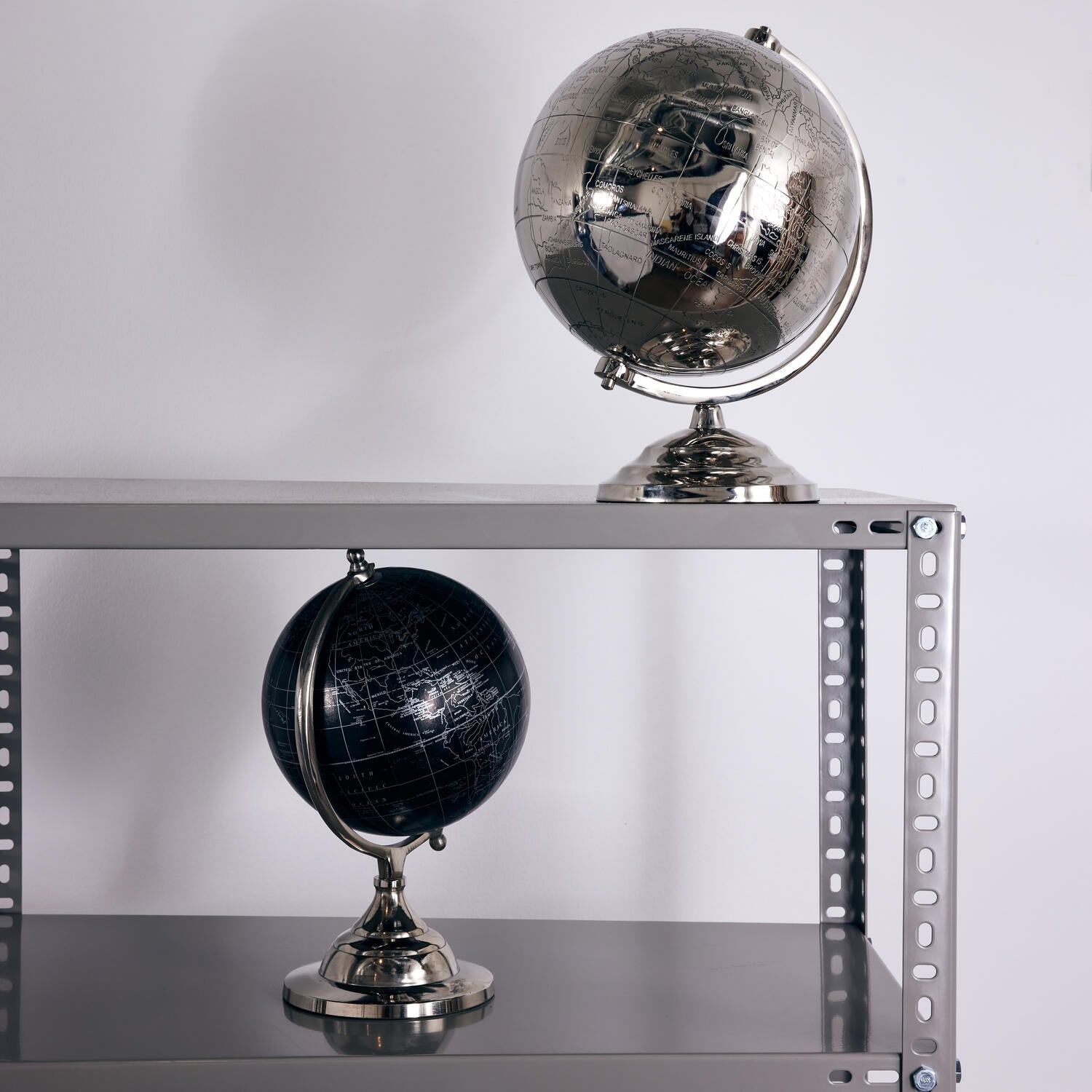 Bahne Interior Globus m/ lys - grå/sølvfarvet - Bahne