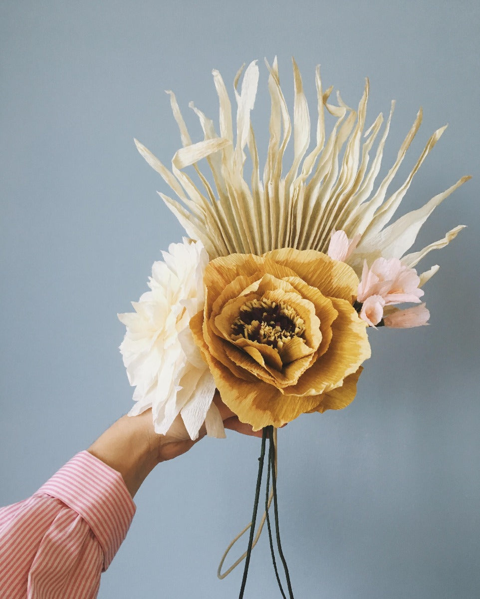 Studio About Grand Dahlia papirblomst - sand - Bahne