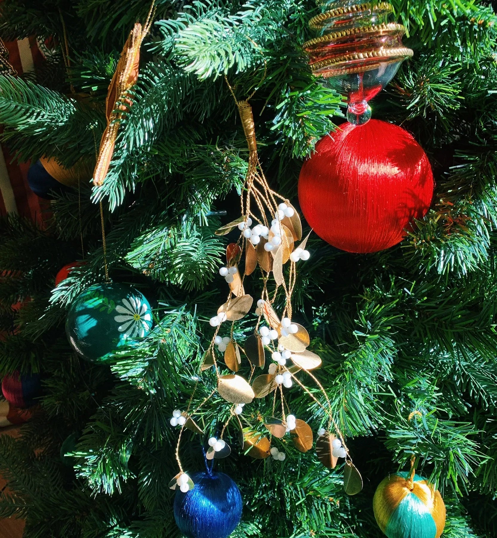 Magic Mistletoe juleophæng - guldfarvet