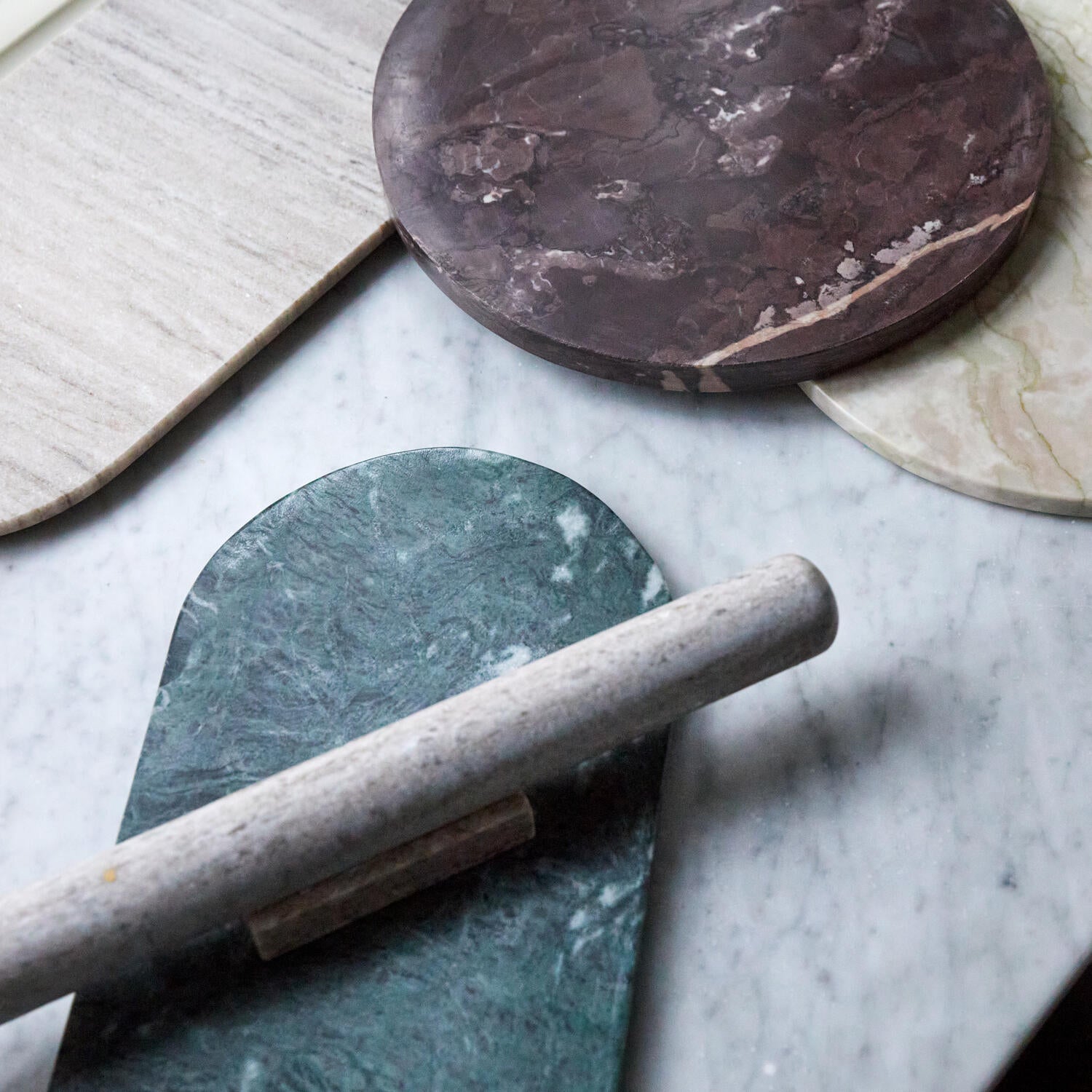 Marmor bakke, beige - L43 cm.