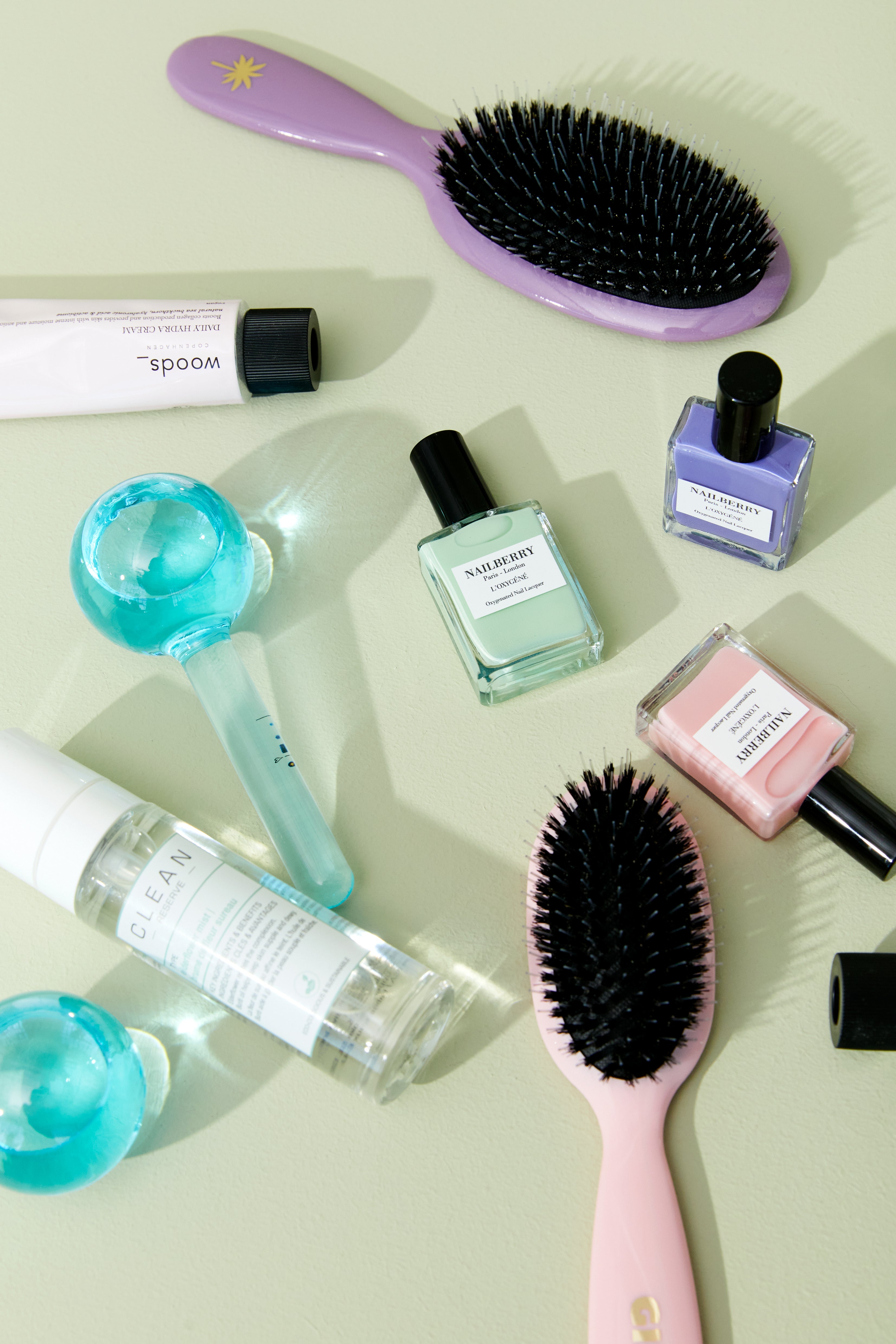 A touch of powder neglelak - Beige Pink