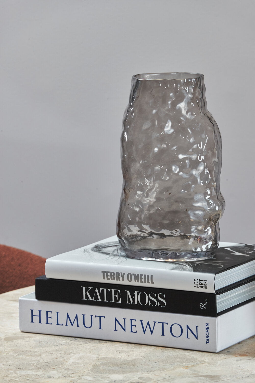 Organic shape vase, Smoke - H: 32 cm.