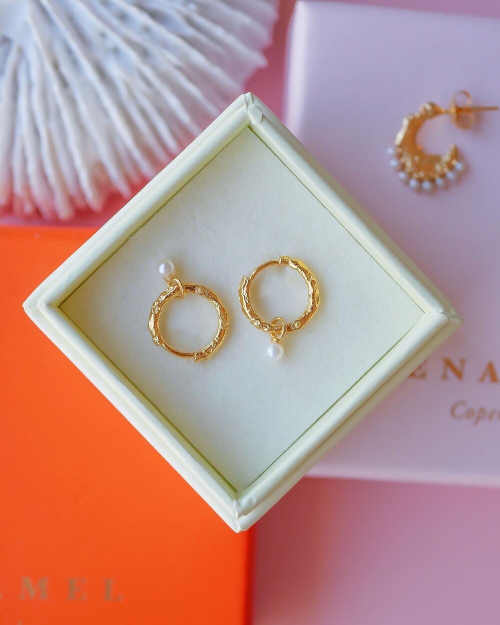 Belle Pearl øreringe - Pearl/forgyldt