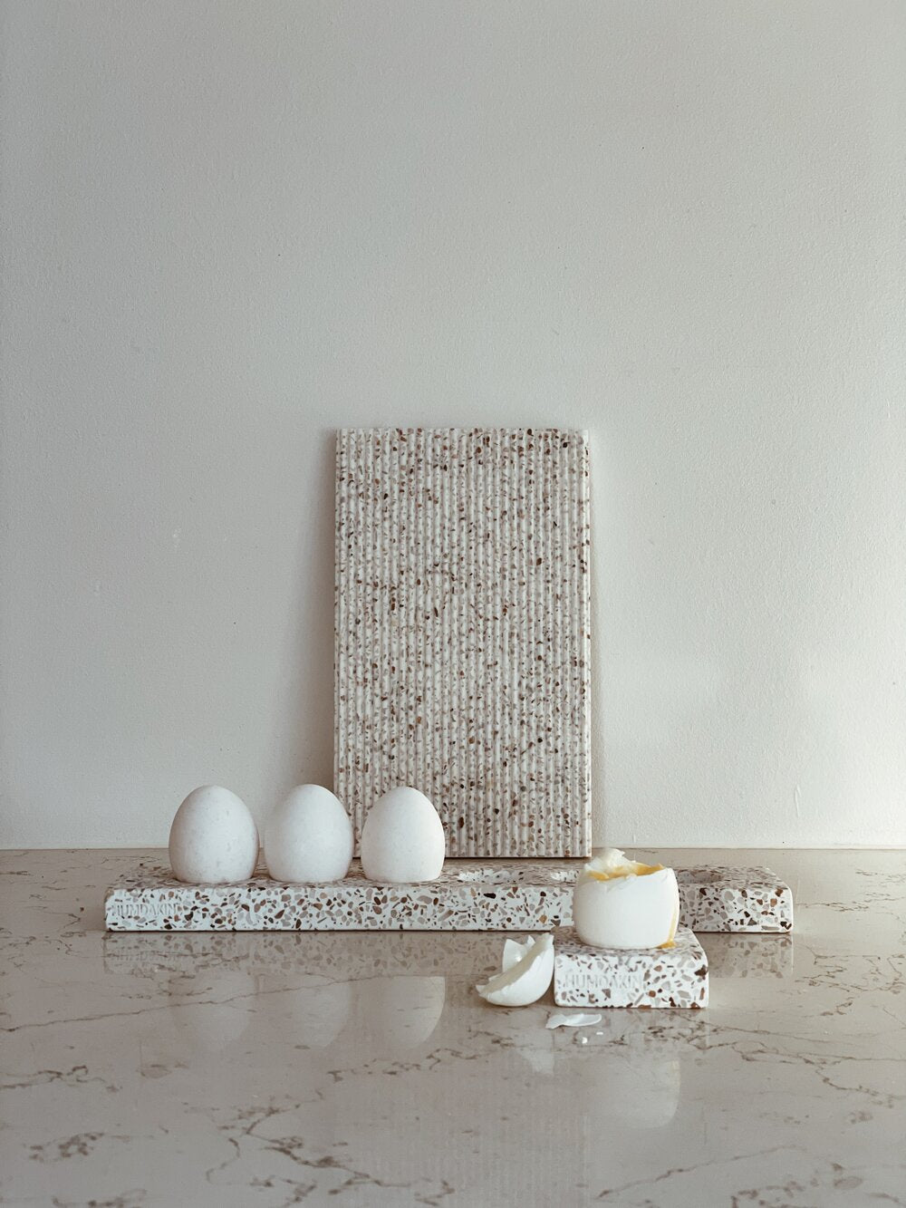 Terrazzo æggebakke - rød/beige