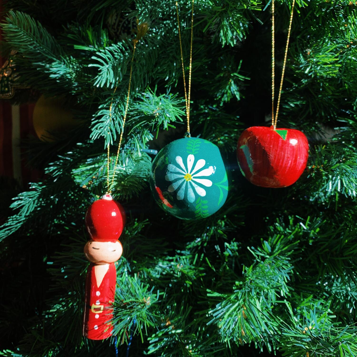 Håndmalet æble juleophæng - rød