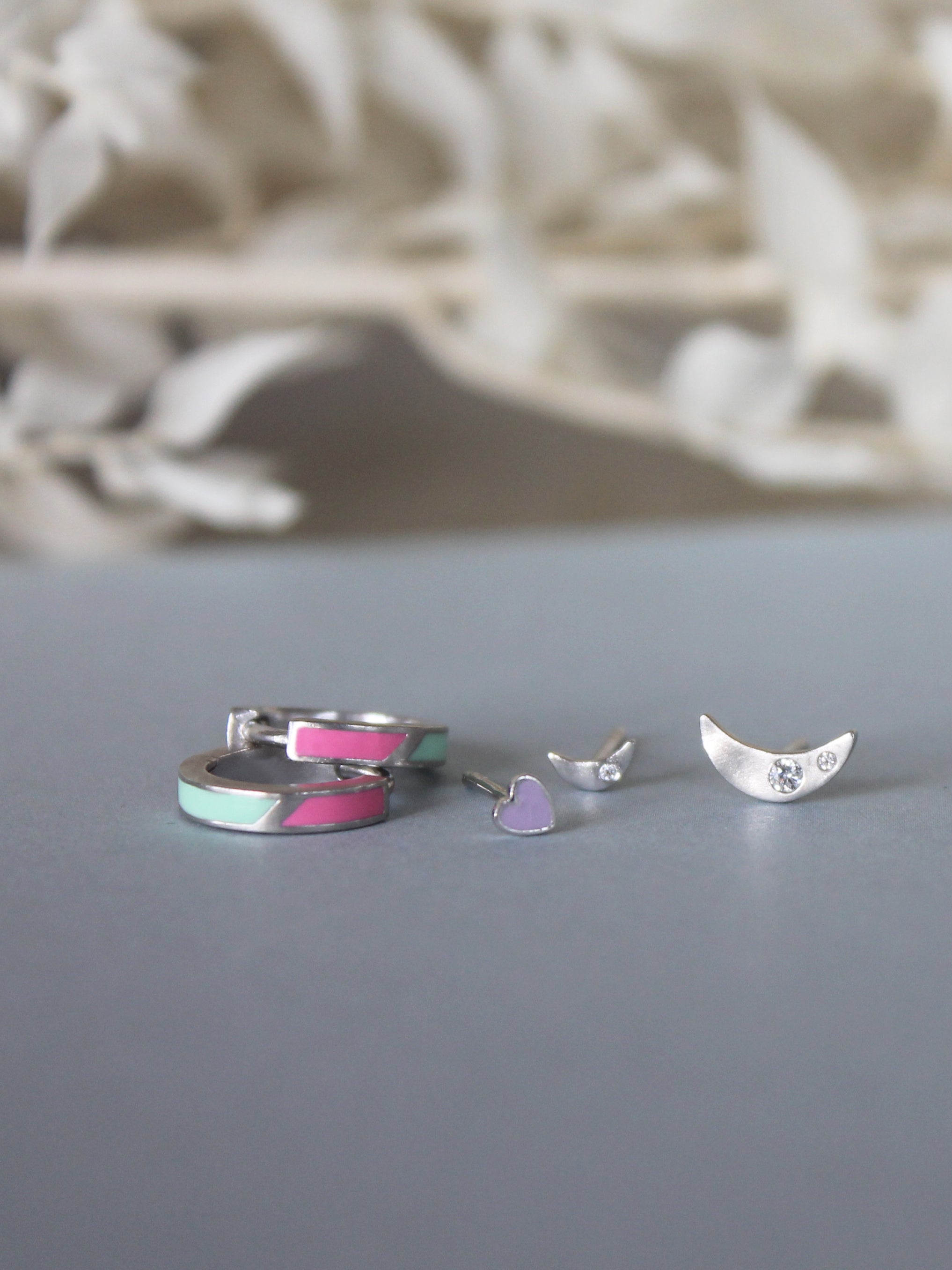 Tout petit bella moon ørestikker, sølv - H:4,9 mm.