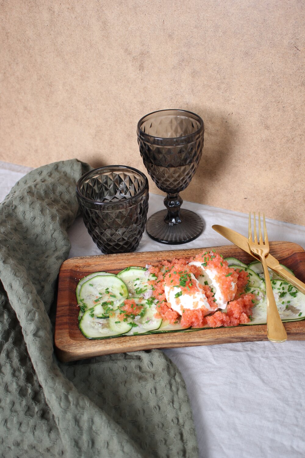 Aflangt fad, olieret acacia - 16x30 cm