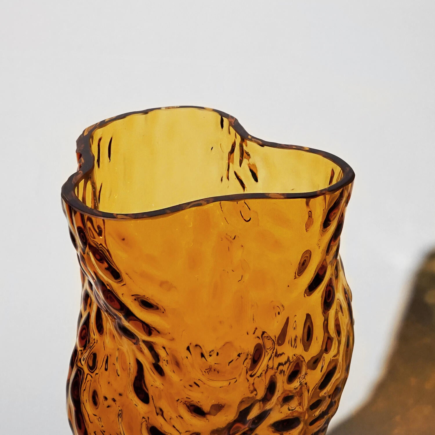Ostrea Rock Glass vase - Amber