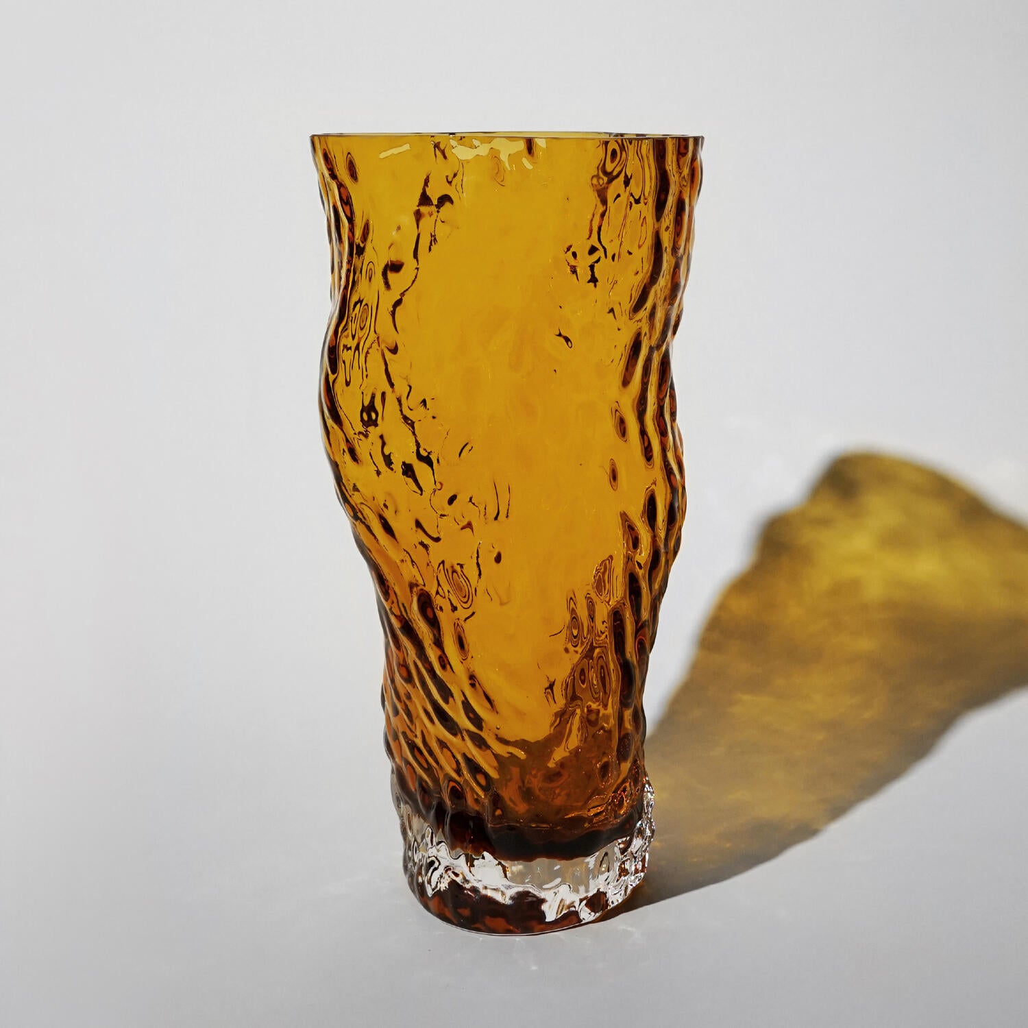 Ostrea Rock Glass vase - Amber