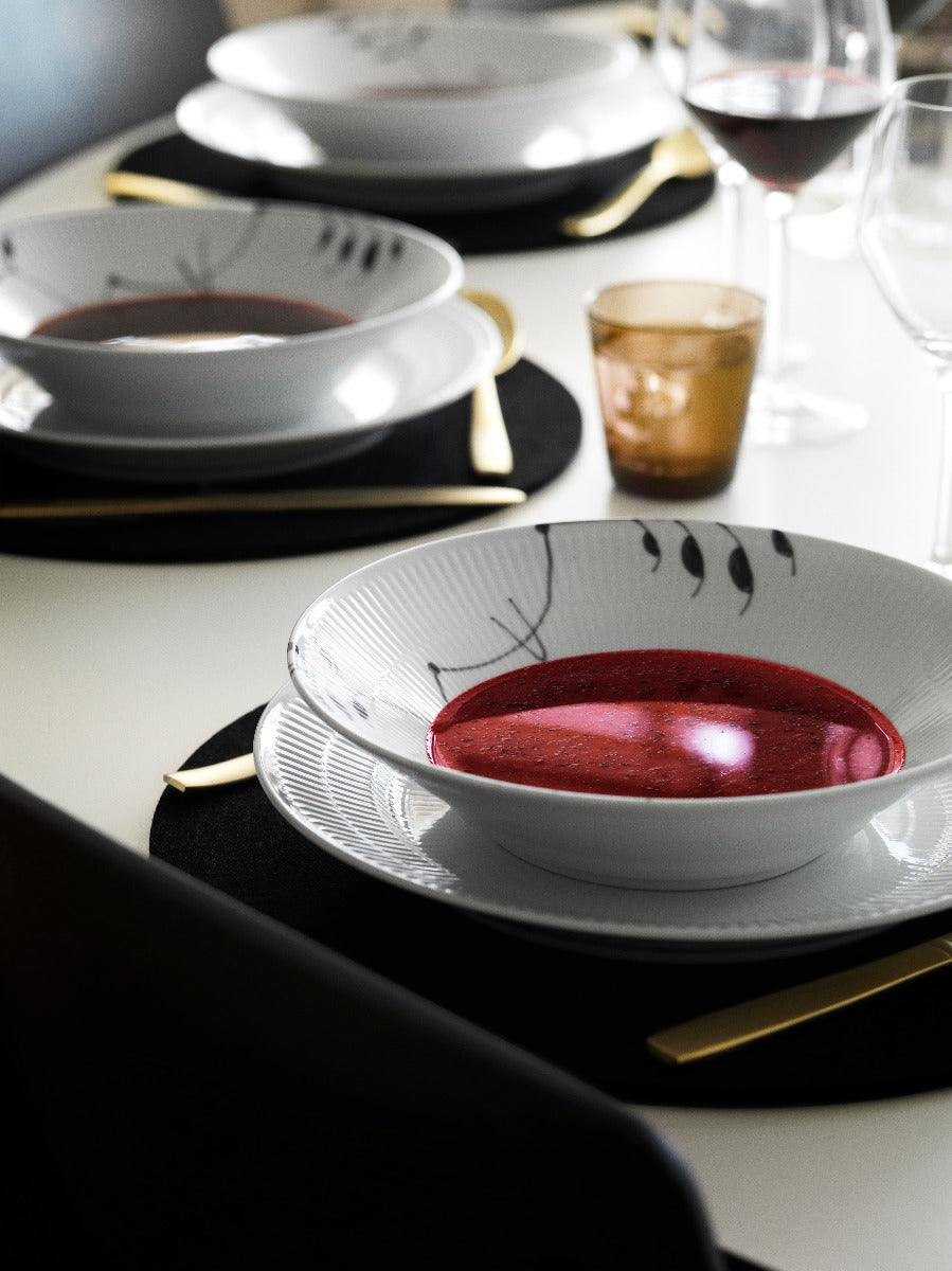 Royal Copenhagen Sort Mega riflet dyb tallerken - 17 cm. - Bahne