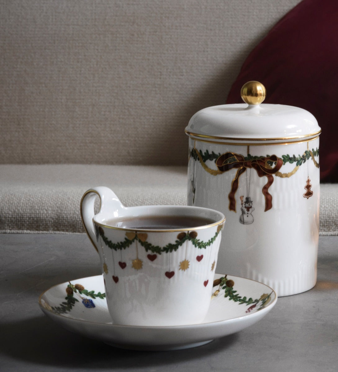 Royal Copenhagen Stjerneriflet jul højhankskop m/ underkop - 24 cl. - Bahne