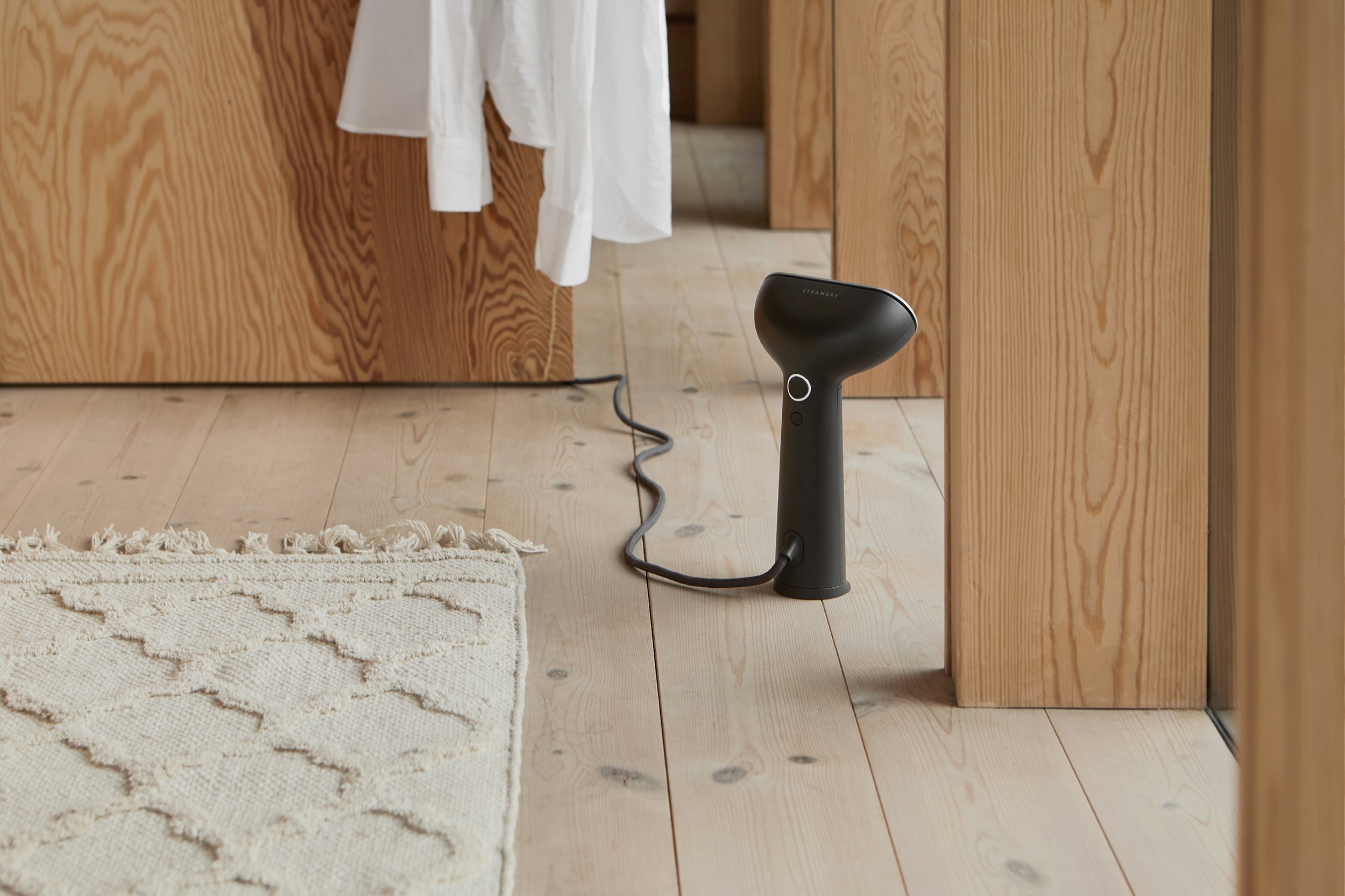 Steamery Cirrus No.3 Iron steamer - Charcoal - Bahne