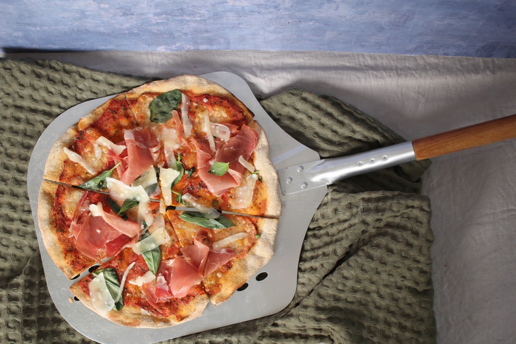 Gorms pizzaspade, aluminium/acacietræ - 65x30,5 cm. - Bahne