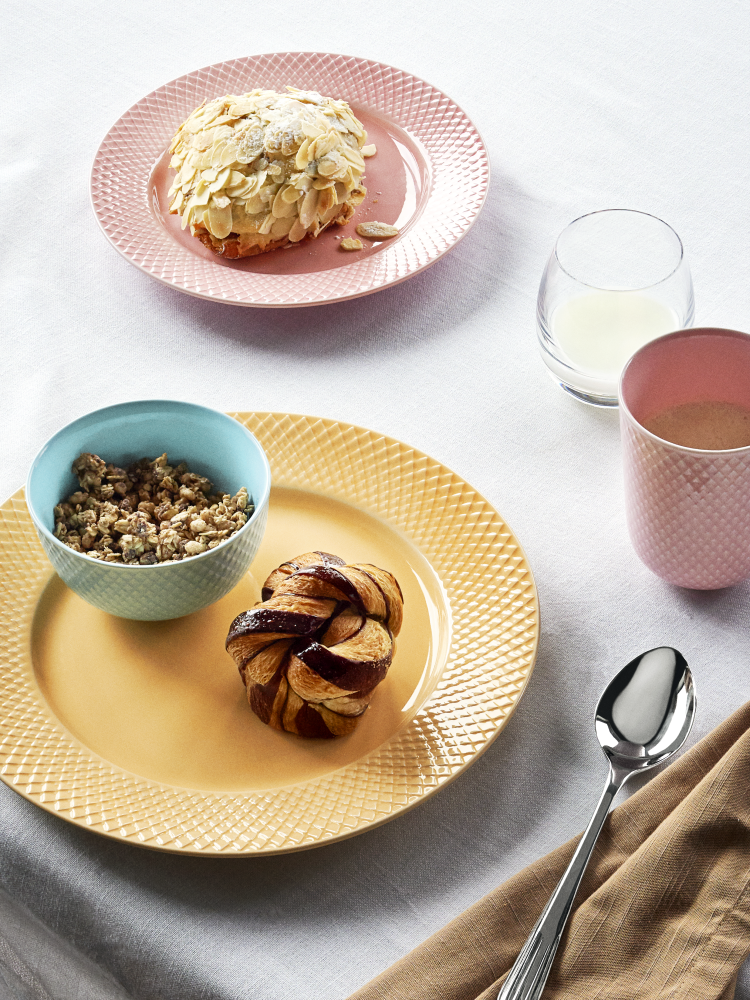 Lyngby Porcelæn Rhombe frokosttallerken, rosa - Ø: 21 cm. - Bahne