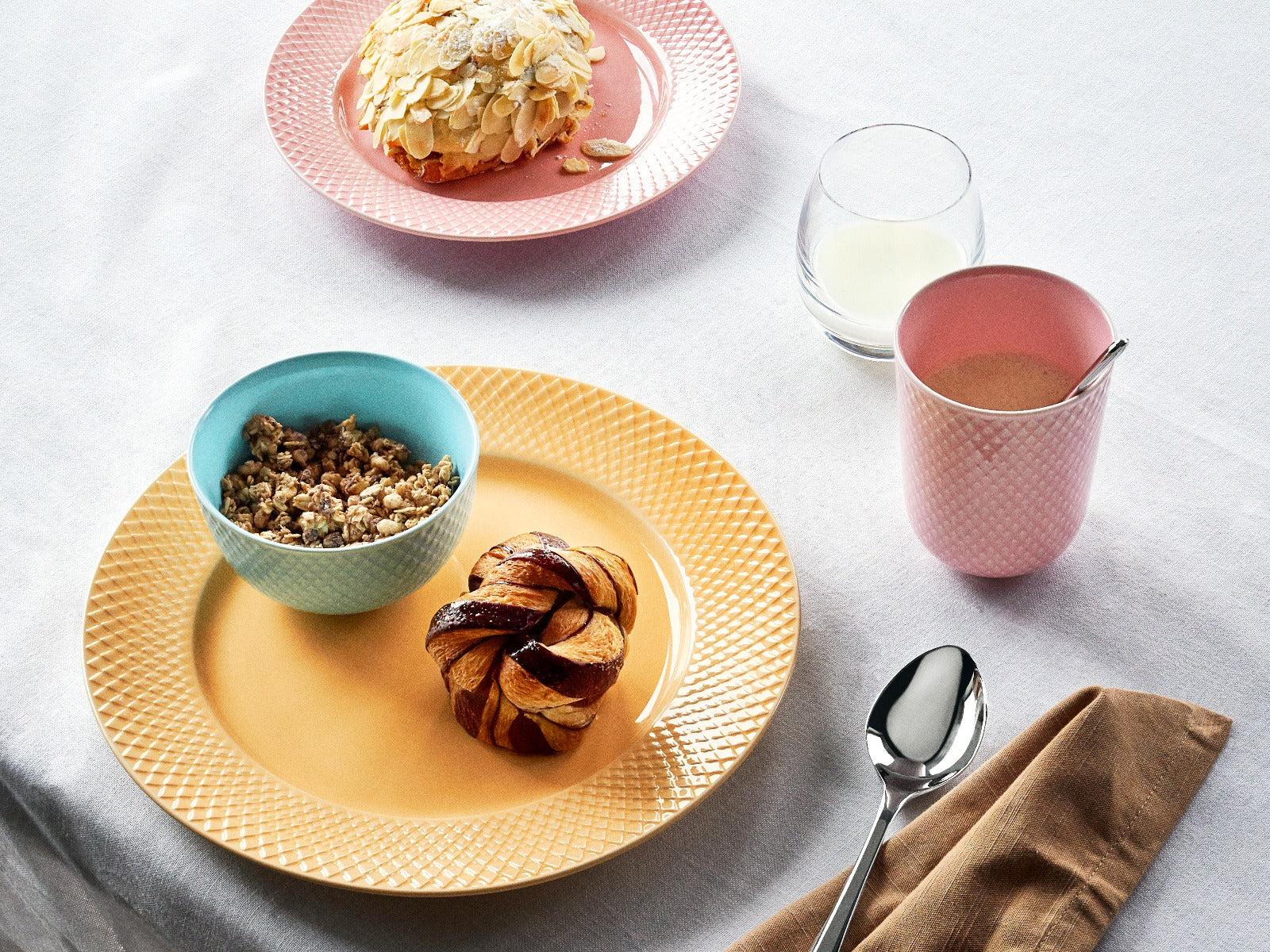 Lyngby Porcelæn Rhombe color æggebæger, rosa - H: 4,5 cm. - Bahne