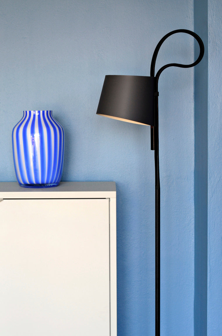 Hay Juice vase, High Blue - 20x28 cm. - Bahne